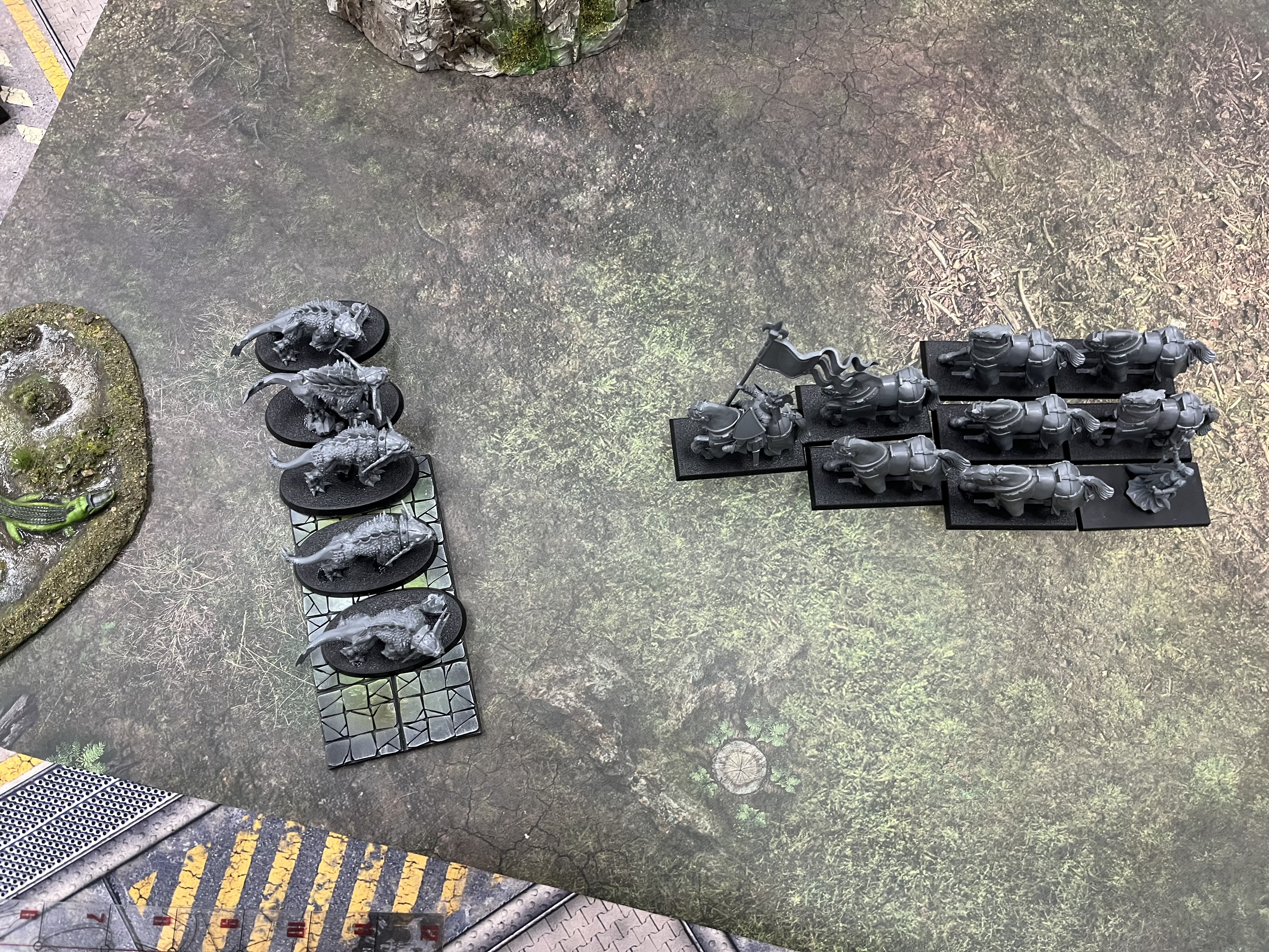 Mid-game clash between Bretonnia and daemons
