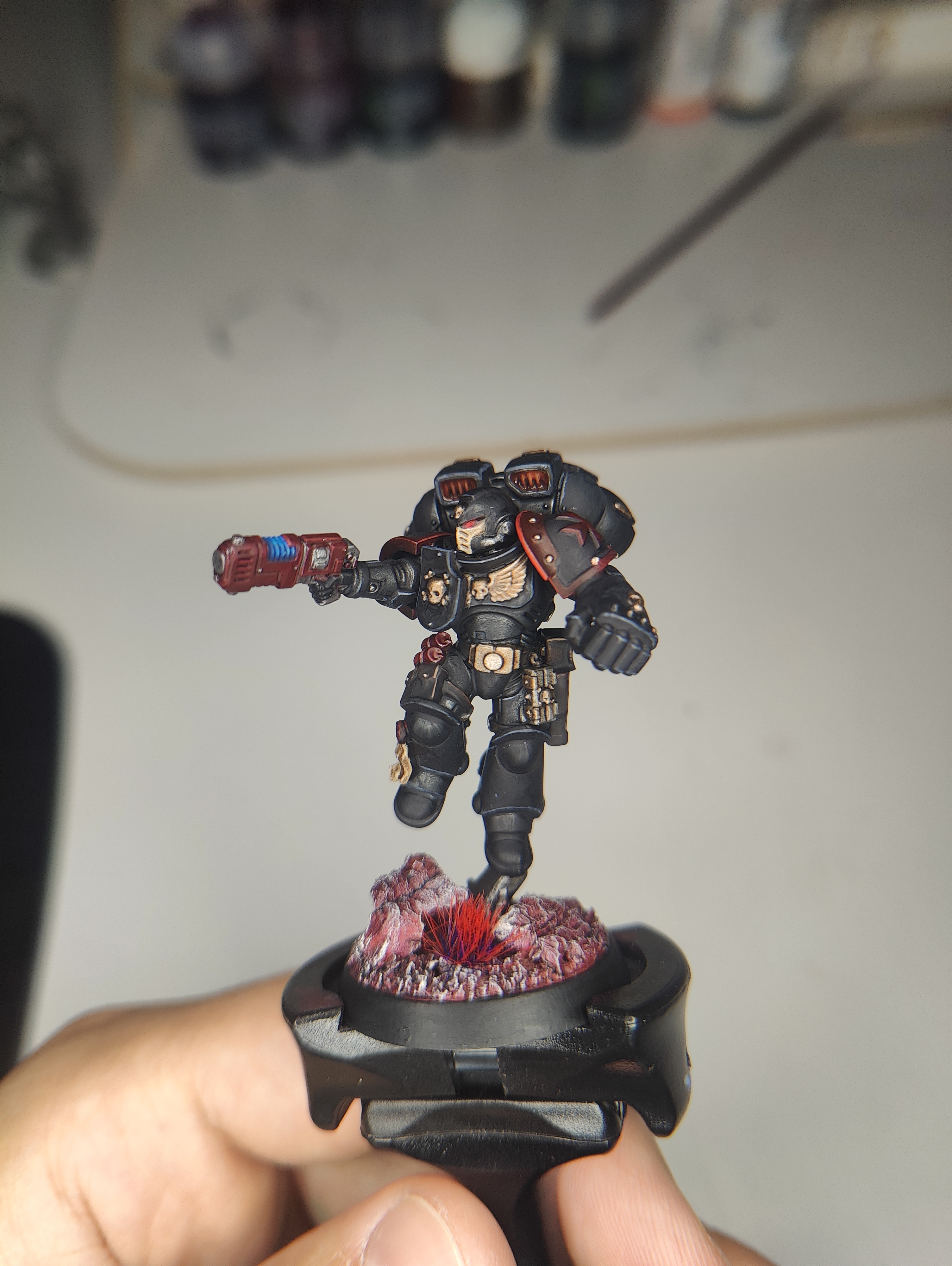 Example of a painted base in one color scheme
