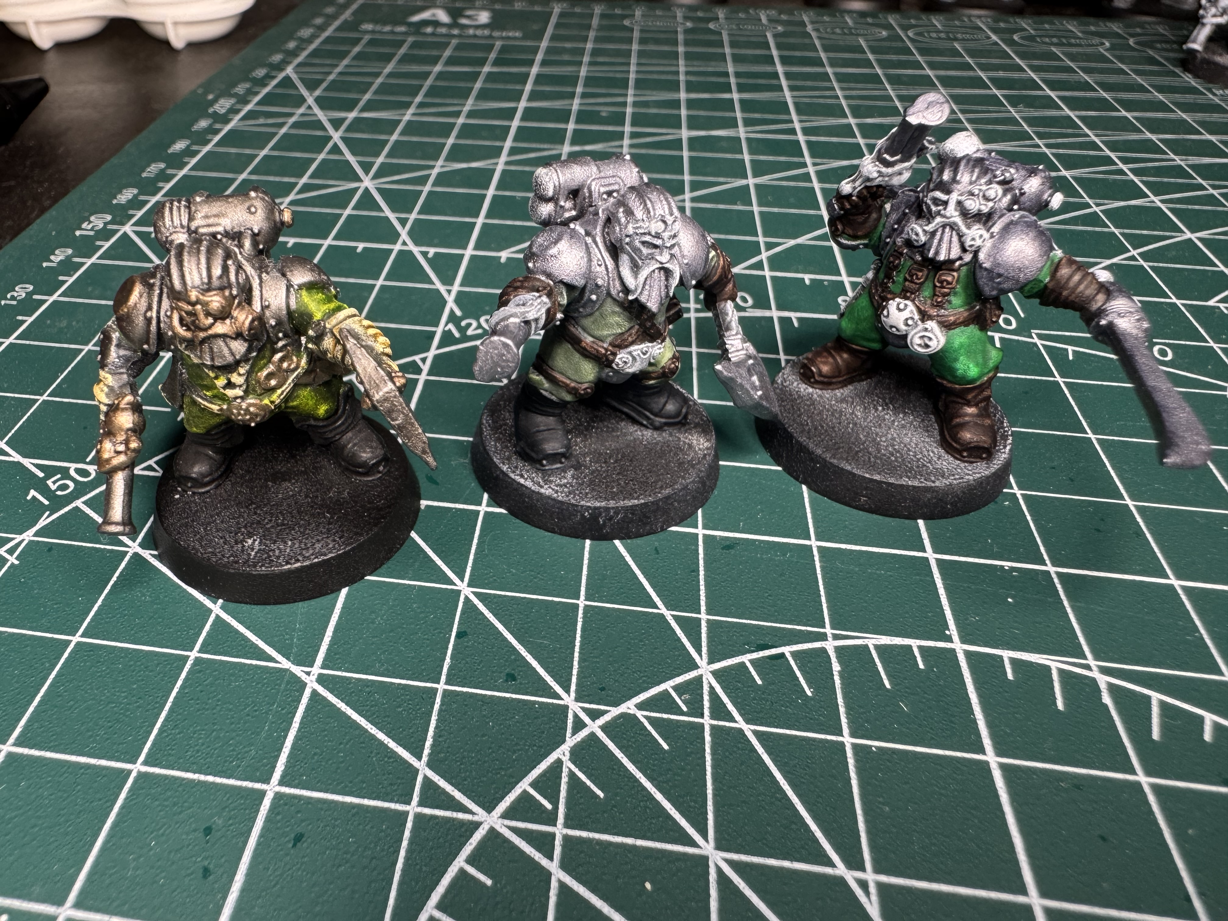 Comparison of green paint tests on Kharadron miniatures