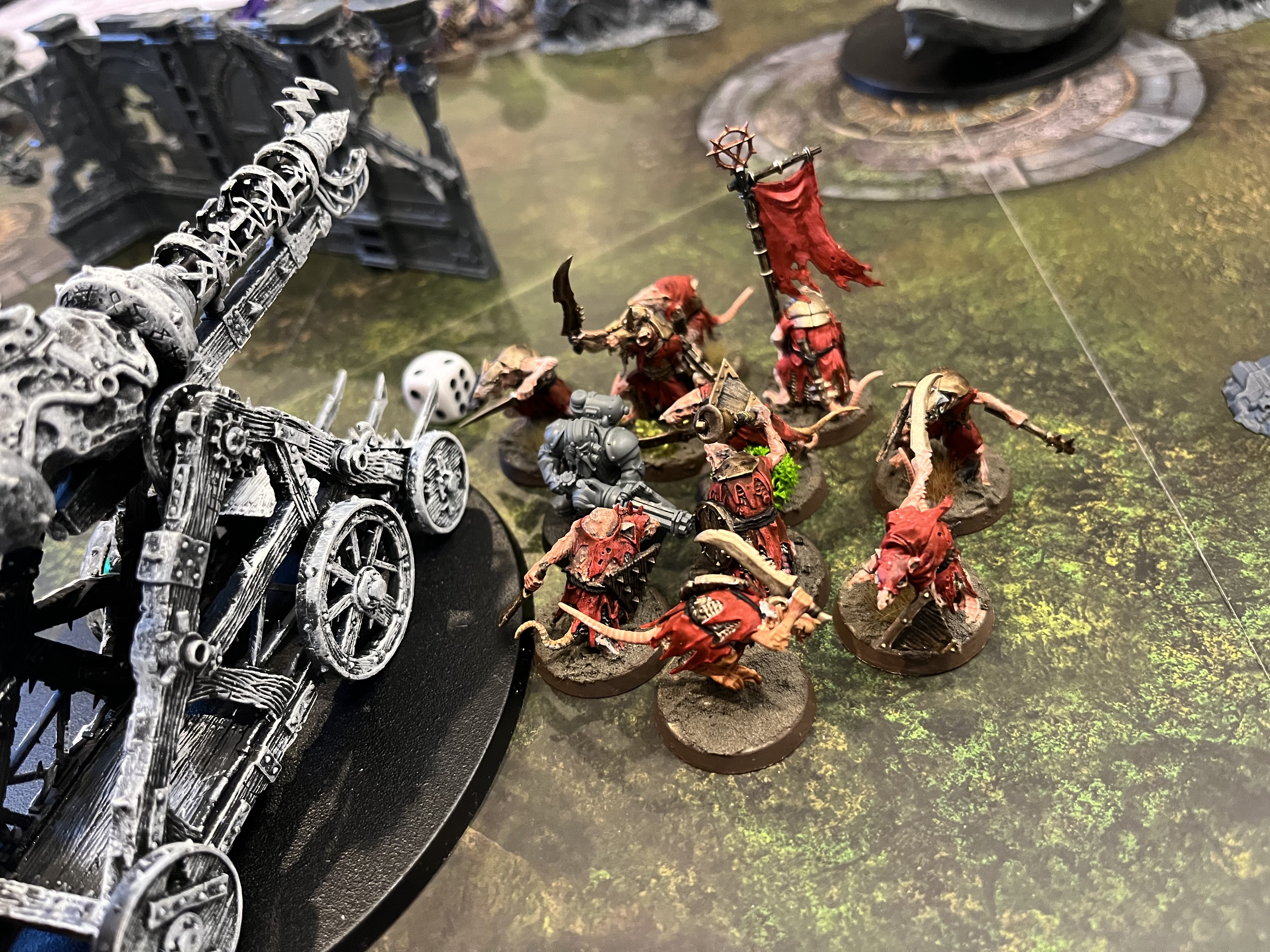 Clanrats surround the Arkanaut