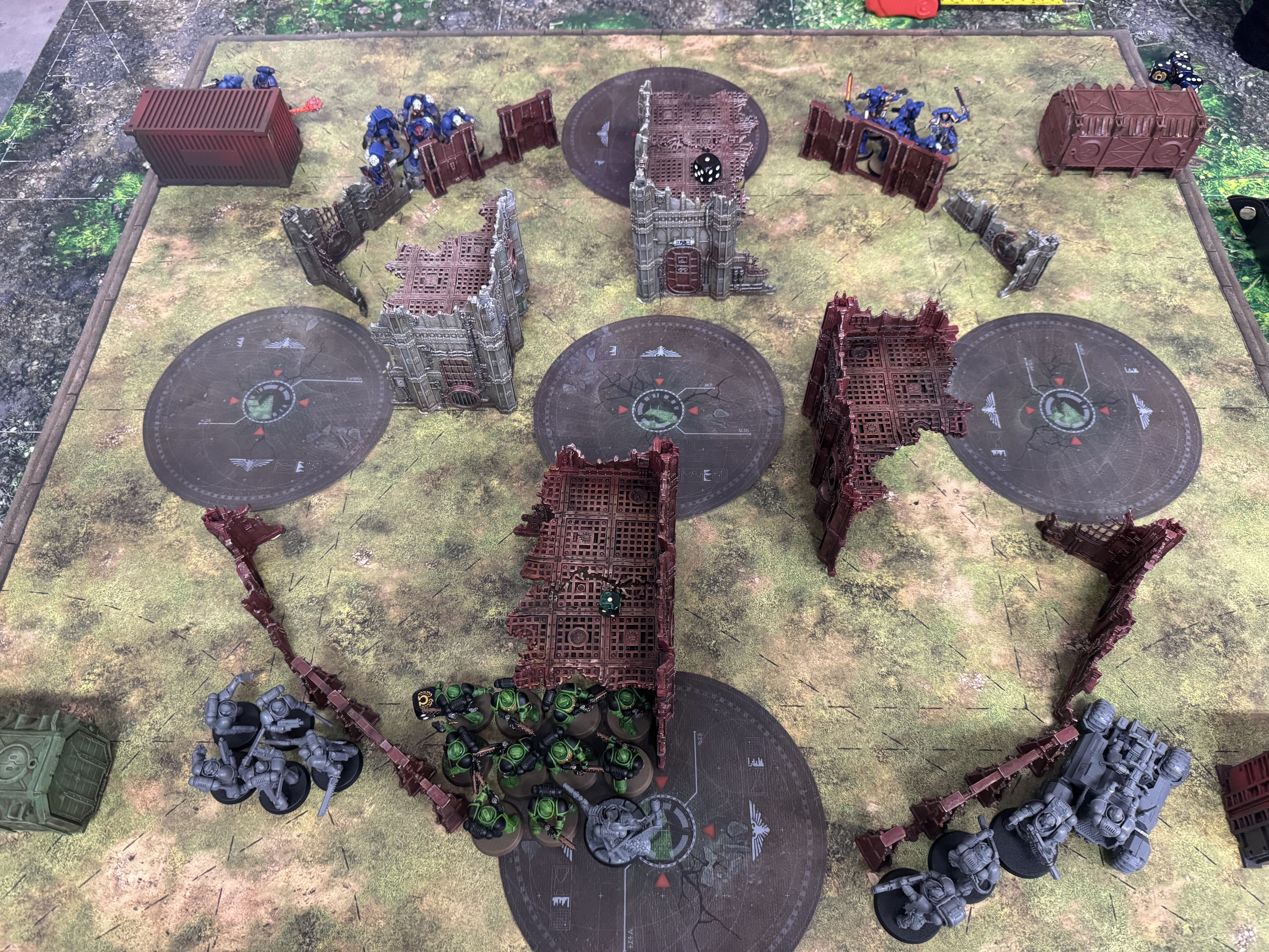 Salamanders and Ultramarines battle photo 10